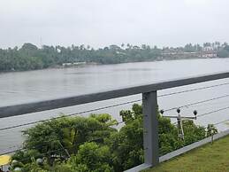 Thumbelina Apartments