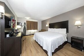 Red Roof Inn PLUS+ Huntsville