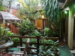 Charly's Place Hotel