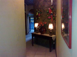 Charly's Place Hotel