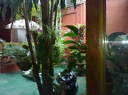 Charly's Place Hotel