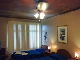 Charly's Place Hotel