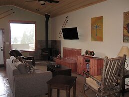 Cedar House Restaurant & Chalets