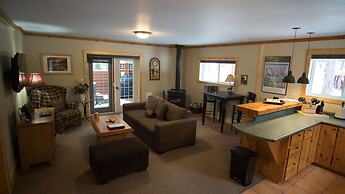 Cedar House Restaurant & Chalets