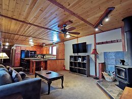 Cedar House Restaurant & Chalets