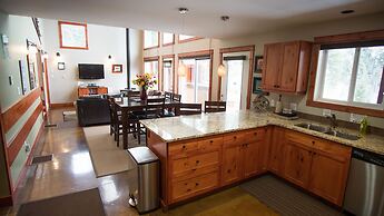 Cedar House Restaurant & Chalets