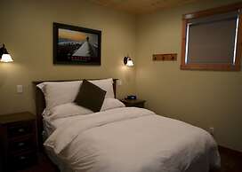 Cedar House Restaurant & Chalets