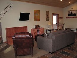 Cedar House Restaurant & Chalets