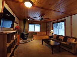 Cedar House Restaurant & Chalets