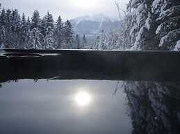 Cedar House Restaurant & Chalets