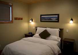 Cedar House Restaurant & Chalets