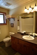 Cedar House Restaurant & Chalets