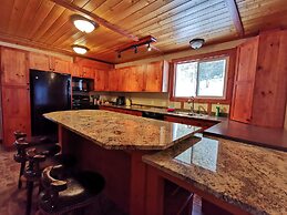 Cedar House Restaurant & Chalets