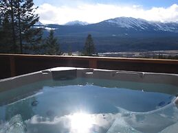 Cedar House Restaurant & Chalets