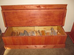 Cedar House Restaurant & Chalets