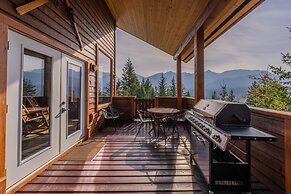 Cedar House Restaurant & Chalets