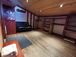 Cedar House Restaurant & Chalets