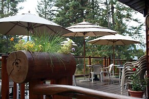 Cedar House Restaurant & Chalets