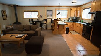 Cedar House Restaurant & Chalets