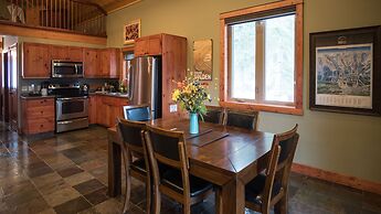 Cedar House Restaurant & Chalets