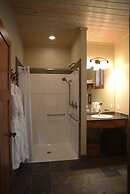 Cedar House Restaurant & Chalets