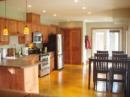 Cedar House Restaurant & Chalets