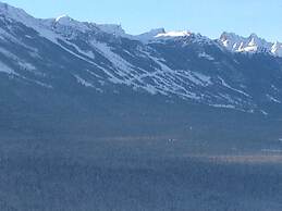 Cedar House Restaurant & Chalets