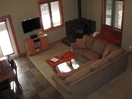 Cedar House Restaurant & Chalets