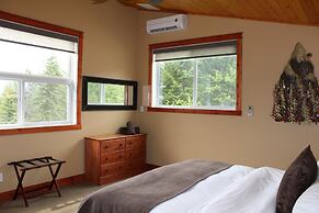 Cedar House Restaurant & Chalets