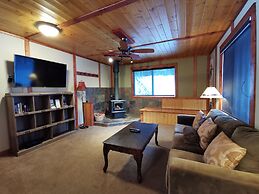 Cedar House Restaurant & Chalets