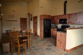 Cedar House Restaurant & Chalets