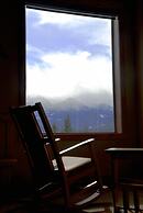 Cedar House Restaurant & Chalets