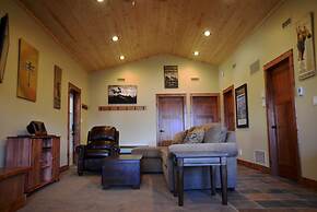 Cedar House Restaurant & Chalets