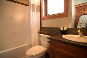 Cedar House Restaurant & Chalets