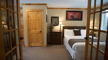 Cedar House Restaurant & Chalets