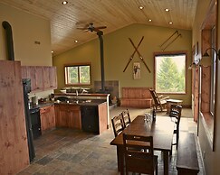 Cedar House Restaurant & Chalets