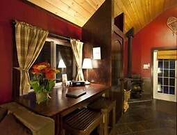 Cedar House Restaurant & Chalets