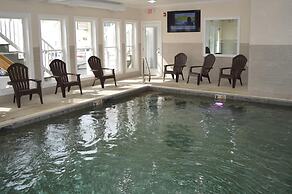 Copley LaReine Motel