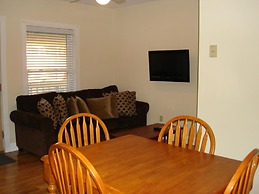 Copley LaReine Motel