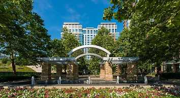 Ovation at Park Crest by Bridgestreet