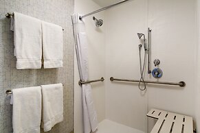 Holiday Inn Express & Suites Galesburg by IHG