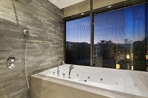 DoubleTree by Hilton Hotel Istanbul - Piyalepasa