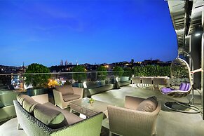 DoubleTree by Hilton Hotel Istanbul - Piyalepasa