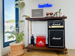 Minimi Inn - SailRock Beach House