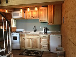 Renfro's Lakeside Retreat - Cabin's and R.V. Park