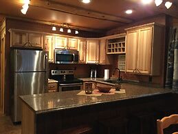 Renfro's Lakeside Retreat - Cabin's and R.V. Park