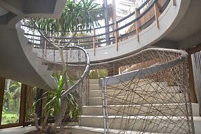 Spin Designer Hostel