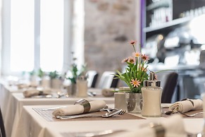 Palace Suites Heritage Hotel – Adults Only