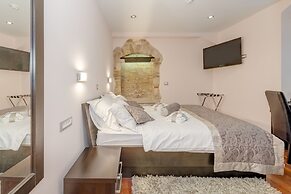 Palace Suites Heritage Hotel – Adults Only