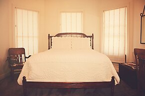 A Chateau on the Bayou Bed & Breakfast